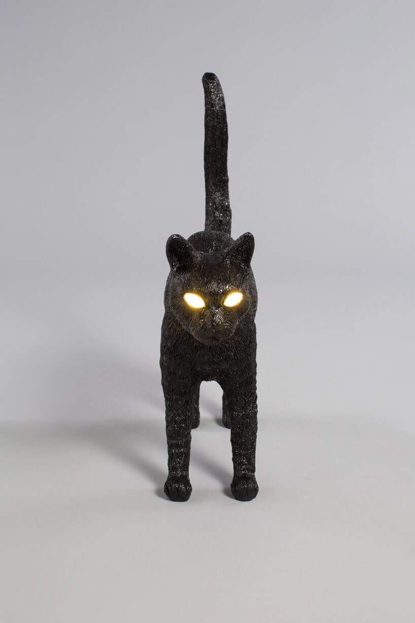 lampa w kształcie czarnego kota