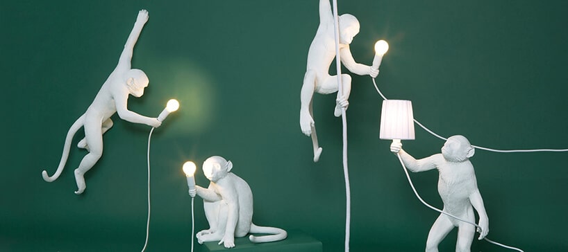 biała lampa w kształcie małpy