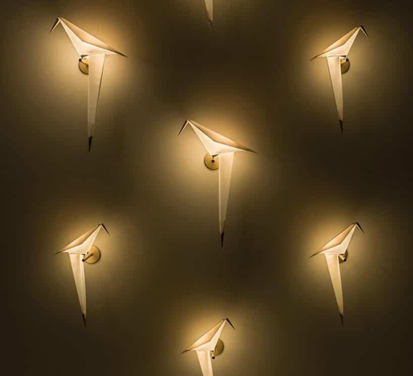 wyjątkowe lampy ścienne Saille od Moooi w kształcie siedzących ptaków z długim ogonem skierowanym w dół