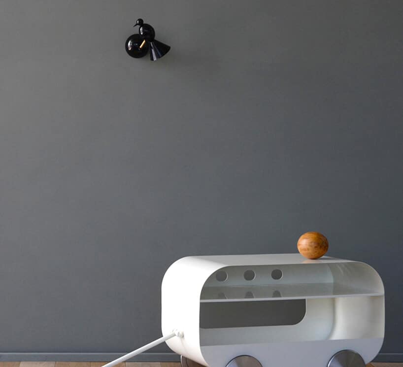 wyjątkowa czarna lampka ścienna Alouette Wall od Atelier Areti w kształcie ptaka