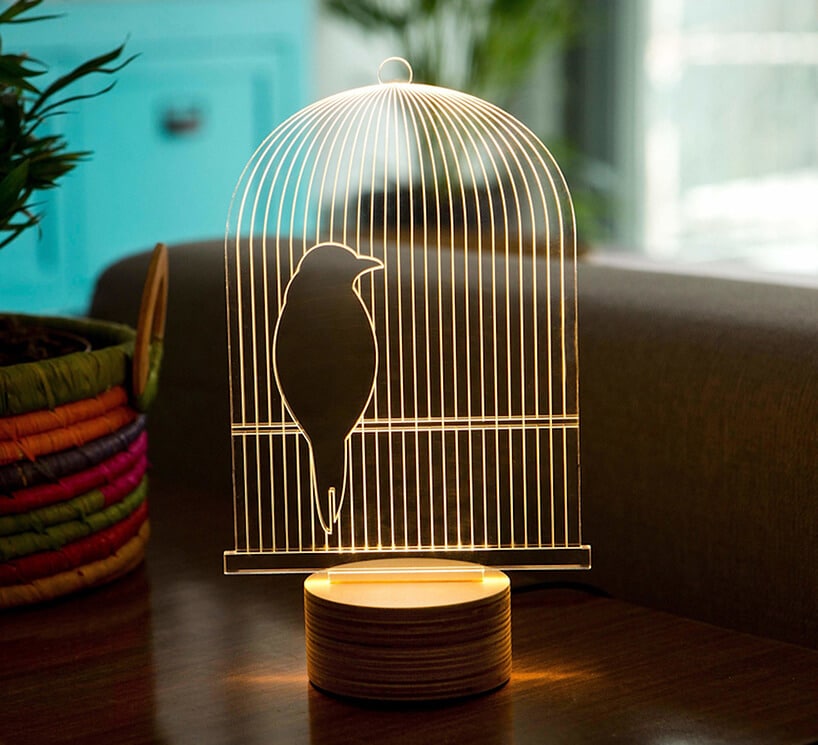wyjątkowa lampka BIRD od STUDIO CHEHA podświetlony plastik w kształcie siedzącego ptaka w klatce