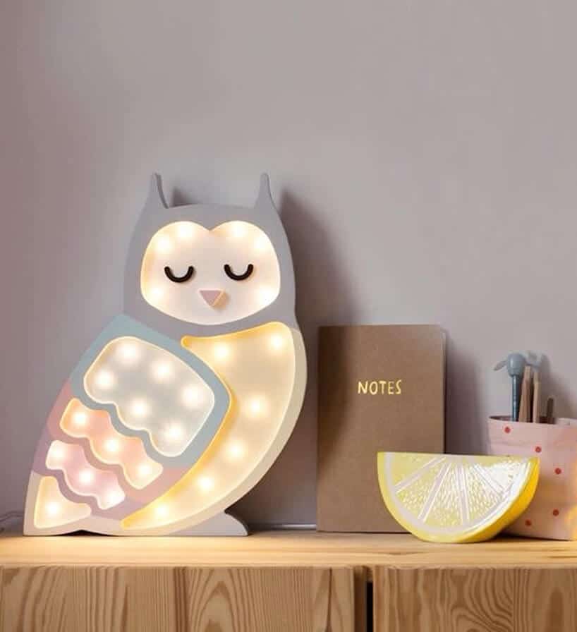 delikatna lampka Owl od Little Lights w kształcie sowy w pastelowych kolorach