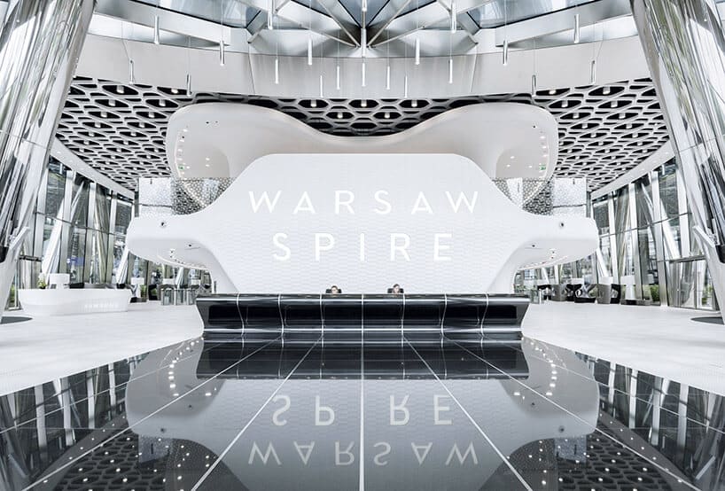 biało srebrne lobby biurowca