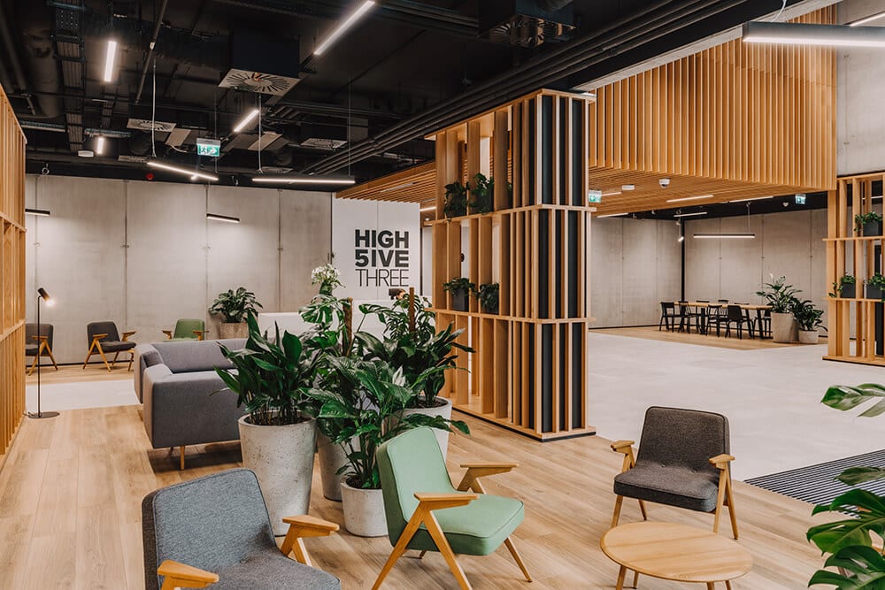 Lobby w High5ive