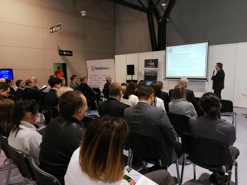 odwiedzający podczas jednej z prezentacji na LUMENexpo