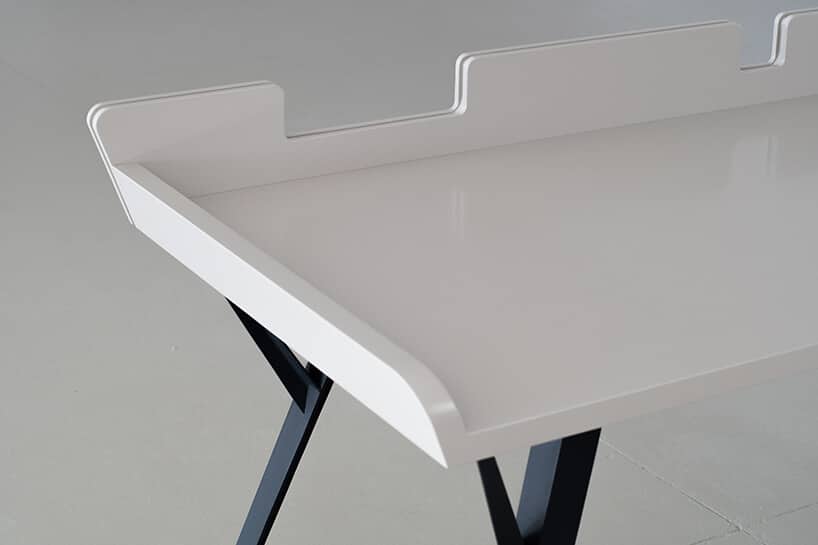 nowoczesne małe biurko Diag od Bozzetti z białym blatem