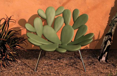 wyjątkowe zielone krzesło od QeeBoo z elementów w kształcie liści kaktusa
