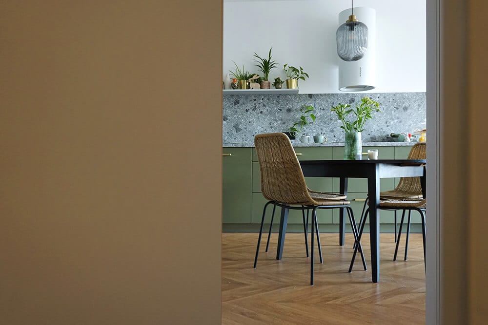 Właścicielka tego 44-metrowego mieszkania w Gdyni-Chyloni poszukiwała nowych, ale jednocześnie ponadczasowych trendów. Zobaczmy, co zaproponowali jej projektanci z pracowni HABITAT.