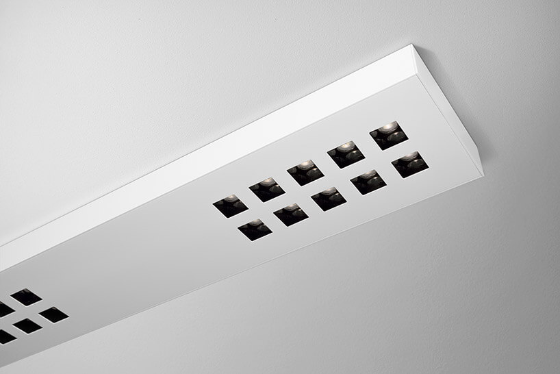 biały panel oświetlenia na suficie