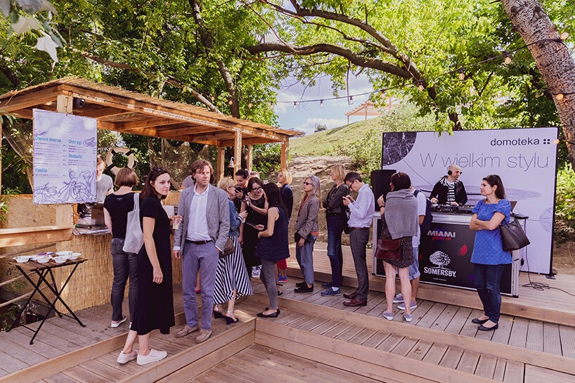 goście otwarcia Letniej Strefy Domoteki 2019 podczas poczęstunku