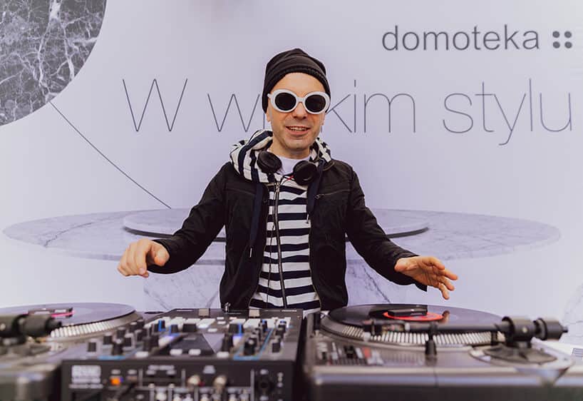 otwarcie Letniej Strefy Domoteki 2019 DJ podczas pracy
