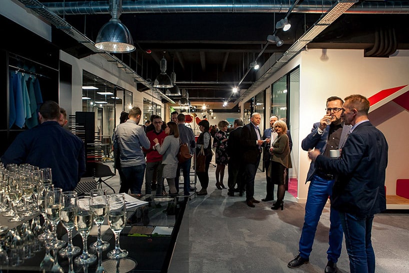 goście otwarcia showroomu helikon