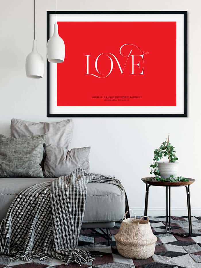 plakat z napisem love na białej ścianie
