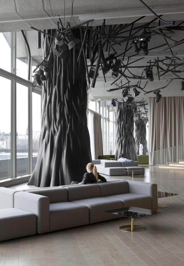 szara sofa