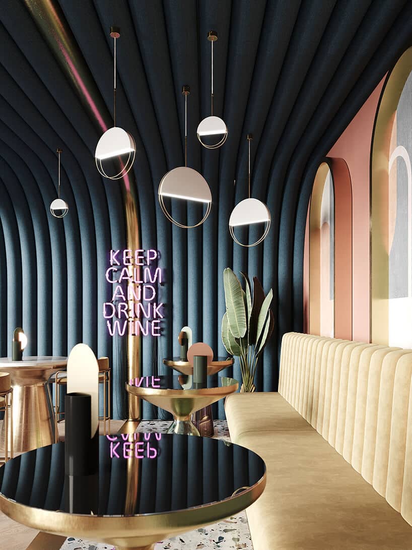 wyjątkowe lampy od Ilumni ze złotymi okrągłymi prentami połowicznie wypełnione lampą w ciemnym plisowanym wnętrzu restauracji