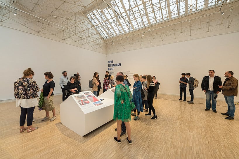 grupa odwiedzających podczas Poznań Design Festiwal 2018