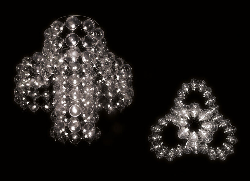 dwie pufowe lampy