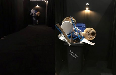 różne lampy wystające z plastikowego kosza