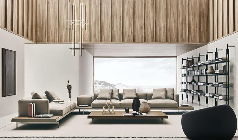 nowoczesna beżowa sofa Dock od B&B Italia z elementem narożnym na tle panoramicznego okna