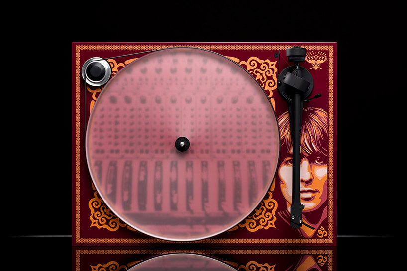 bordowy gramofon The Beatles