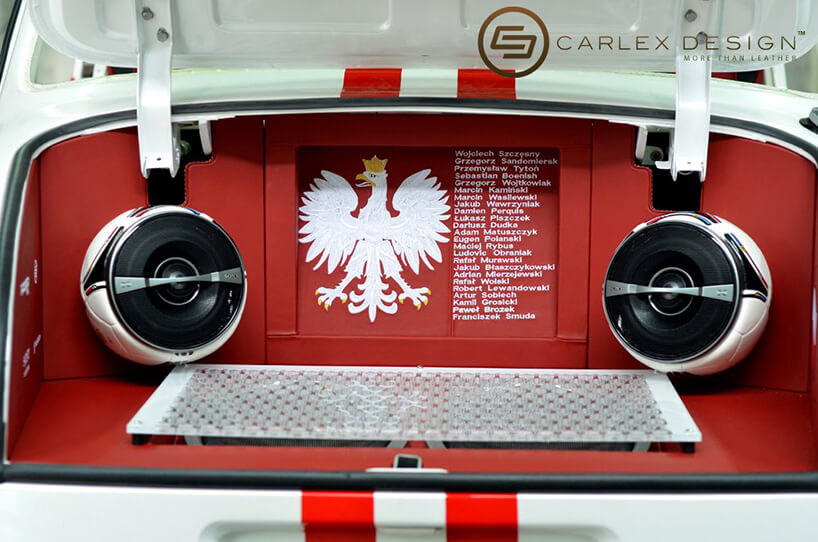 głośniki w formie piłek w czerwonym bagażniku