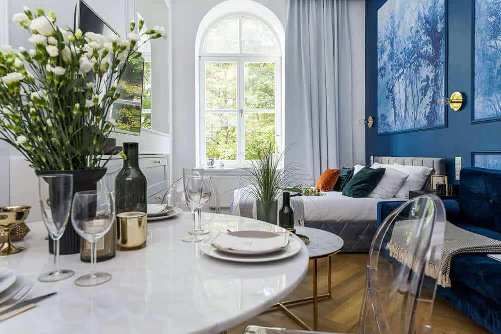 W barwach nieba. Krakowski mini apartament z akcentem koloru i wzoru