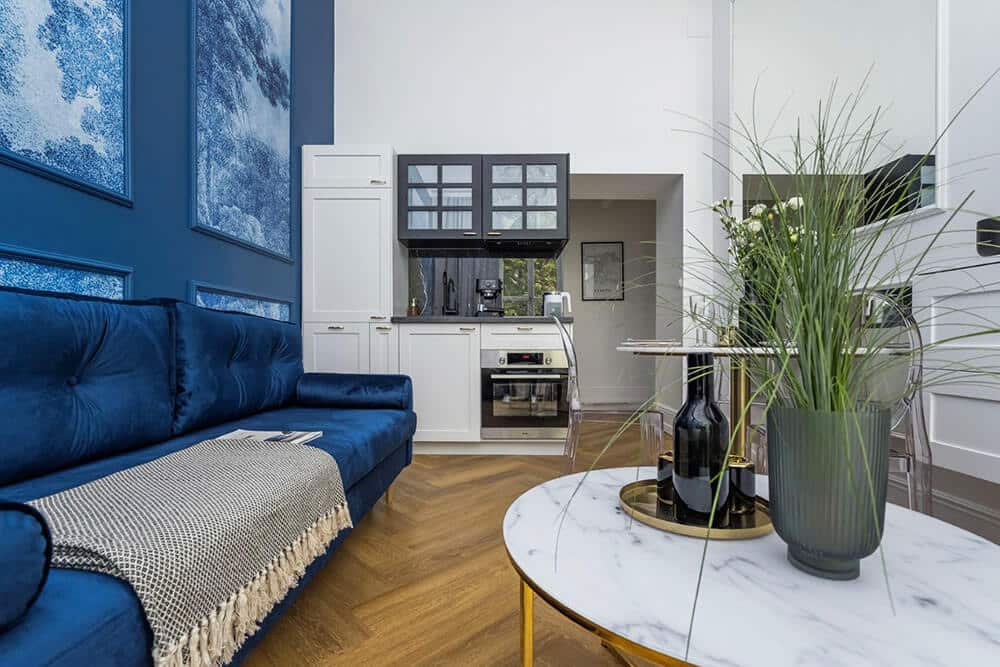 W barwach nieba. Krakowski mini apartament z akcentem koloru i wzoru