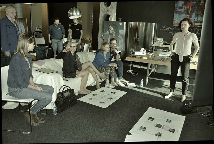 ludzie podczas spotkania w Łódzkiej Spółdzielni Designu