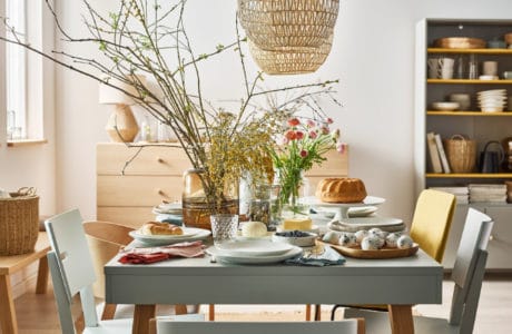 Wielkanocny stół: wśród pisanek i wiosennych dekoracji