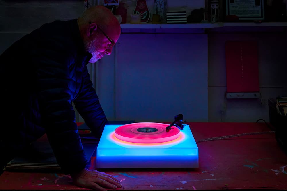 Wszystkie odcienie muzyki: gramofon, który świeci