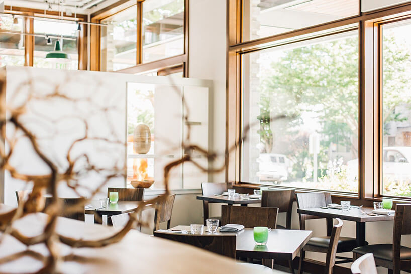 wnętrze restauracji przed otwarciem