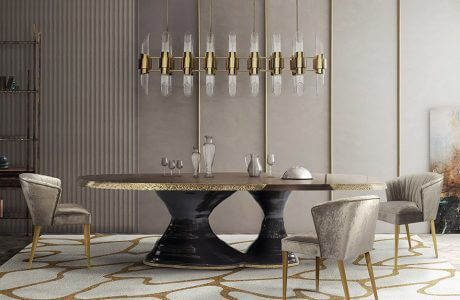 duży żyrandol nad złoto-czarnym stołem w luksusowym wnętrzu