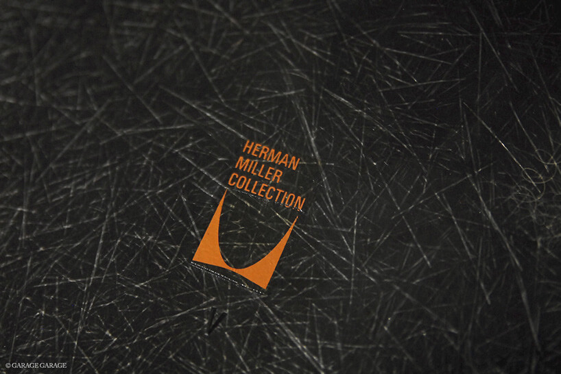 pomarańczowe logo Herman Miller Collection
