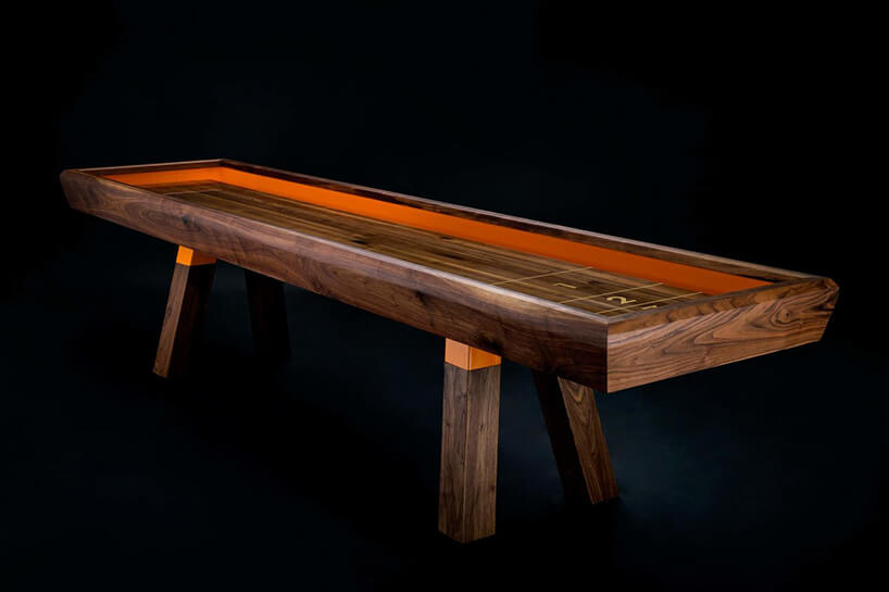 stół z orzechowca do gry w shuffleboard z