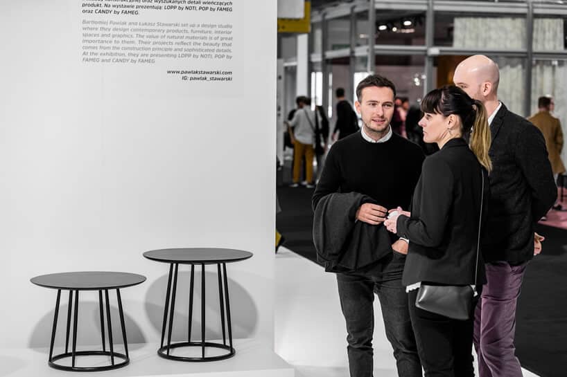 odwiedzający przy stoisku Pawlak & Stawarski podczas wystawy IDEAS na Warsaw Home 2019