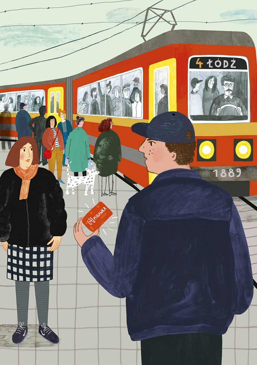 ludzie na przystanku tramwajowym