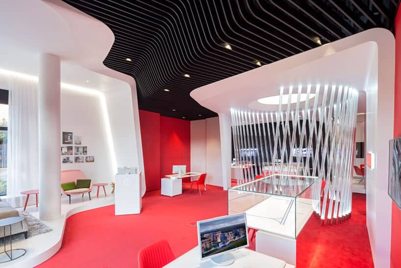 czerwono-biało-czarny salon