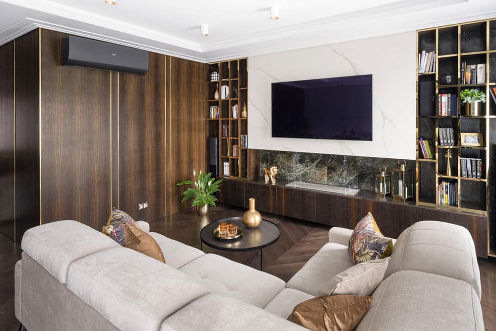 Złoto i kolory ziemi w luksusowym apartamencie