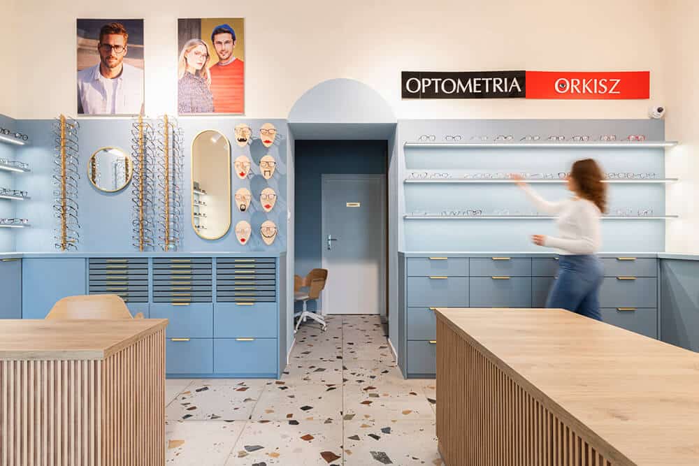Z nietypową ekspozycją: intrygujące wnętrze salonu optycznego w Gdyni